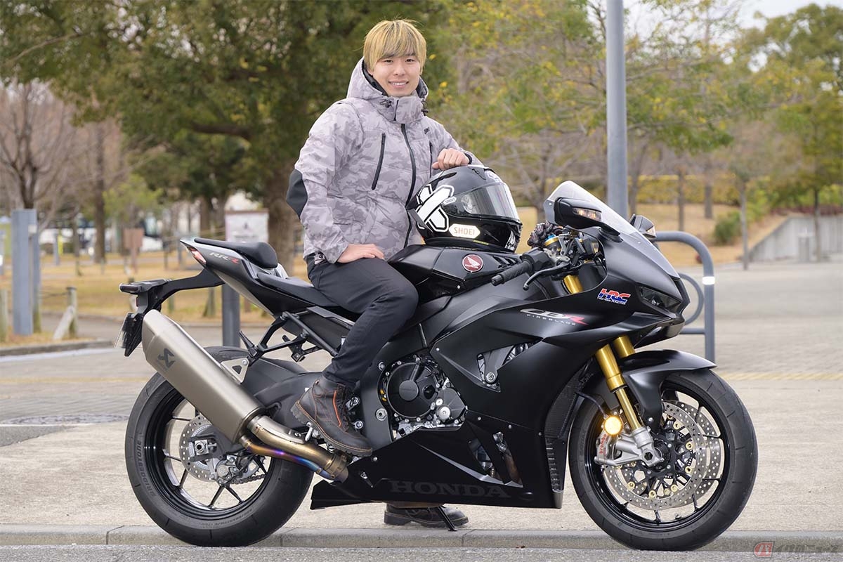 ホンダ「CBR1000RR-R FIREBLADE SP」とレーシングライダーの石塚健選手