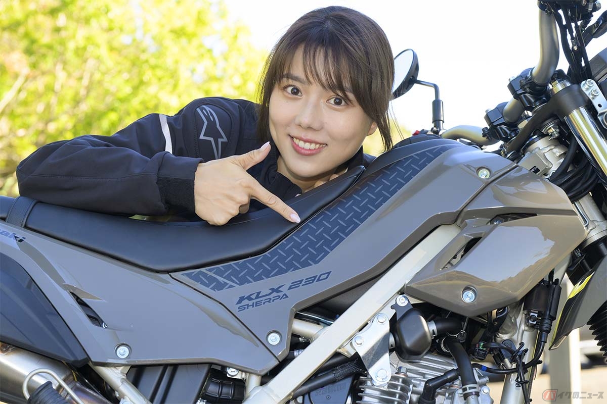 カワサキ「KLX230 SHERPA」とバイク好き女優の小野木里奈さん