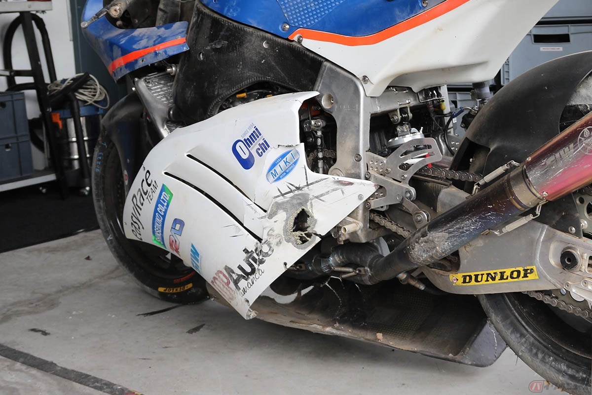 バイクのカウルに付く傷は、いくつかの種類に分けられる