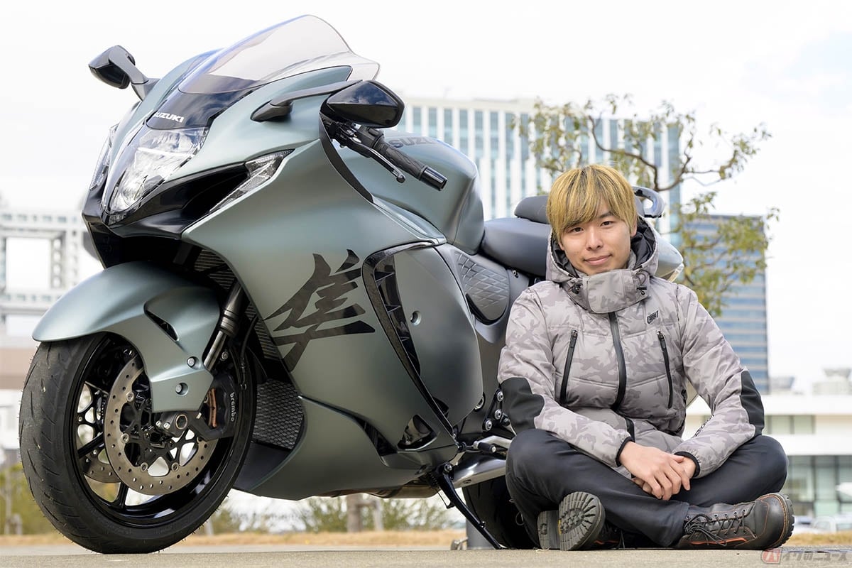 スズキ「ハヤブサ」とレーシングライダーの石塚健選手