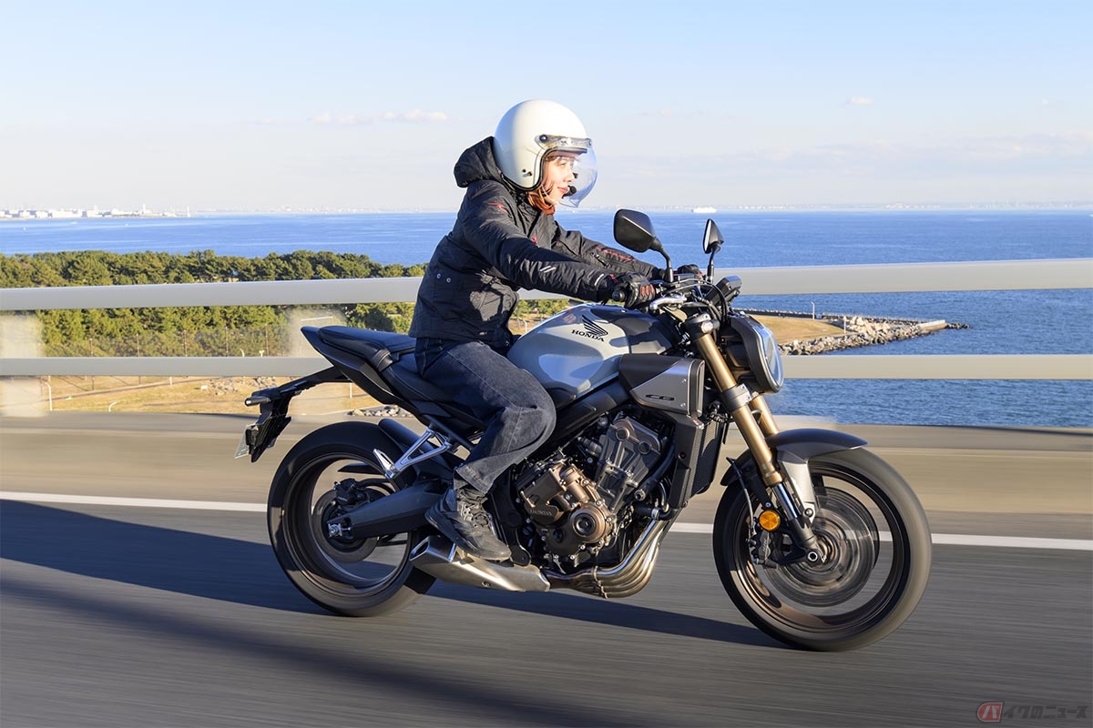 ホンダ「CB650R E-Clutch」の走りを楽しむバイク好き女優の小野木里奈さん