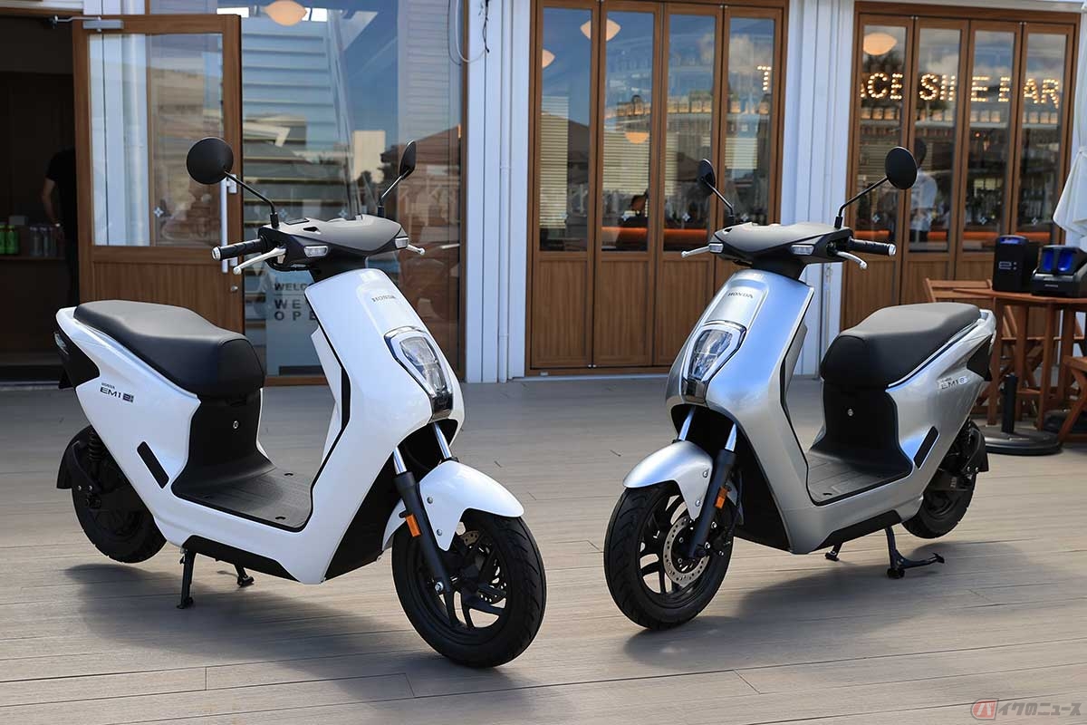 ホンダの電動スクーター「EM1 e:」(原付1種)は、動力用電源に「Honda Mobile Power Pack e:」を1個搭載