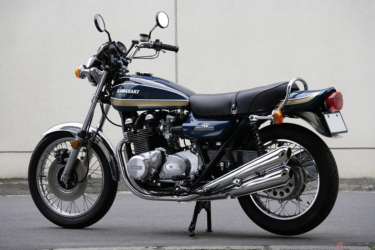 1975年型カワサキ750RS/Z2-A後期モデルのフルレストアを実践。1973年発売の初代モデルからシリーズ最終モデルのZ750Four/D1まで、車両型式はZ2F、エンジン型式はZ2Eで共通です。下処理・リペイントにより、エンジン打刻が目視可能に