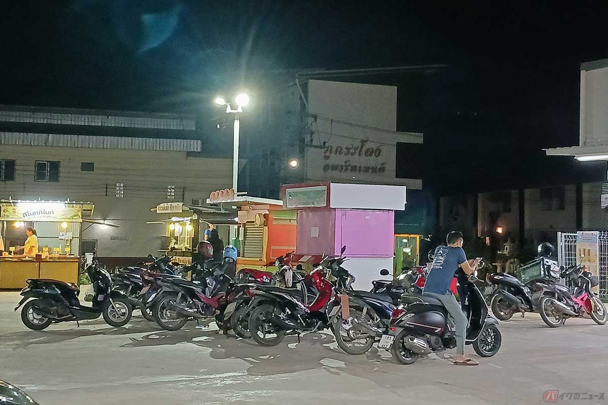 タイの人たちの生活の足になっているアンダーボーンのバイク。自転車はほとんど見かけない