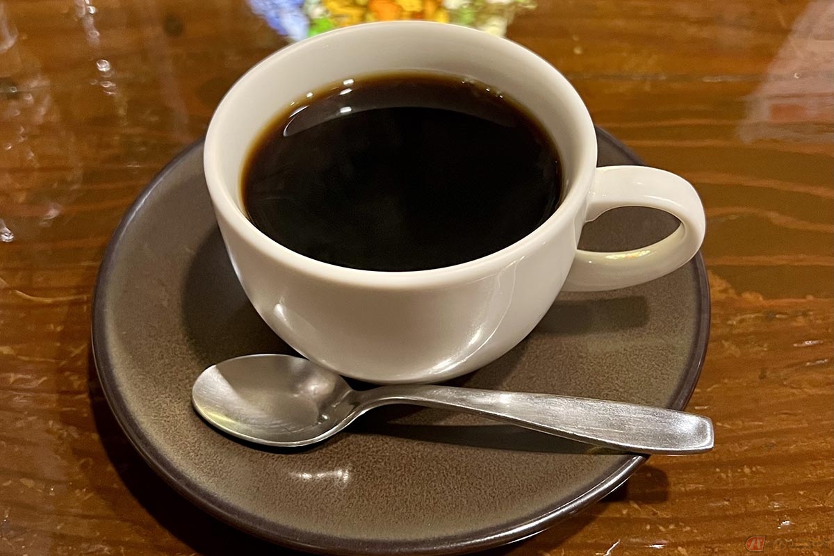 筆者（黒田悟志）が立ち寄った千葉県館山の老舗喫茶店でいただいたブレンドコーヒー。筆者のお店と同じく直火式の焙煎機を使用されているようです