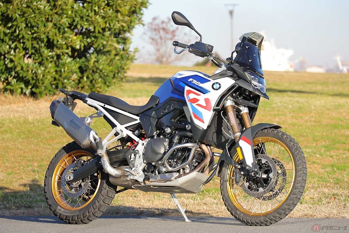BMW Motorrad新型「F 900 GS」(2024年モデル)カラー:ライト・ホワイト / レーシング・ブル ー・メタリック / レーシング・レッド