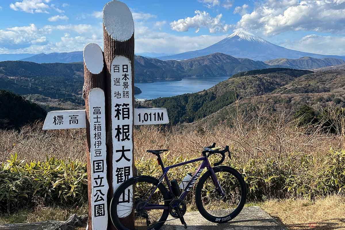 「大観山」からは、芦ノ湖の向こうに富士山という絶景が望めます