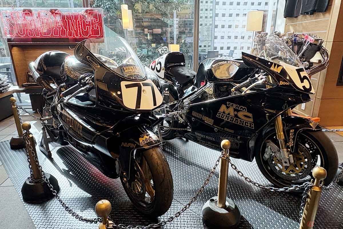 代官山 蔦屋書店 2号館1階 クルマ・バイクフロアにて「世界的ハーレーエンジニア、サンダンス“ZAK”柴崎による 工学書『ハ―レーダビッドソン ダイナミクス』フェアと題して開催中のポップアップイベント。歴史に名を残すオリジナル・レーシングマシン「デイトナウエポンI・II」も展示中です