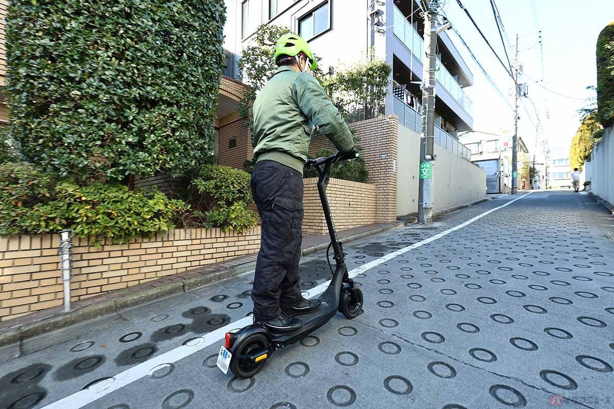 登坂能力勾配は47%(25度)を誇り、殆どの坂は無敵と感じました。下り坂の車両コントロールも初心者にも扱いと思います