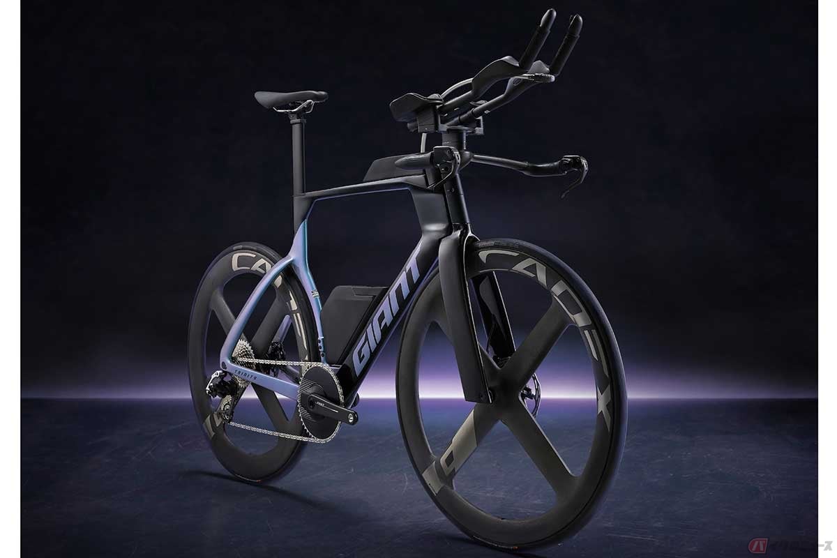 GIANT新型「Trinity Advanced SL 0」(2025年モデル)。独自の開発プロセスである「AeroSystem Shaping Technology」は、フレームの各部位にあたる空気の流れを分析し、フレームセット全体としてのパフォーマンスを最適化