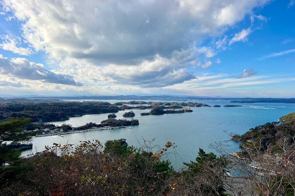 「壮観・大高森」からは、松島湾を一望できます
