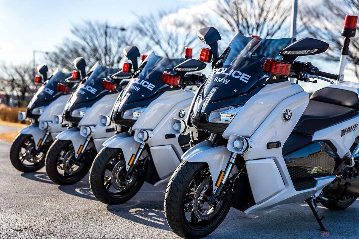 白バイ隊員になるためには、警察官にならなければならない