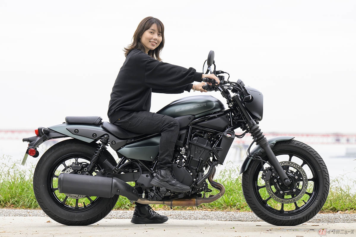 バイク好き女優の小野木里奈が選ぶ2024年お気に入りバイクベスト3 第1位はカワサキ「エリミネーターSE」