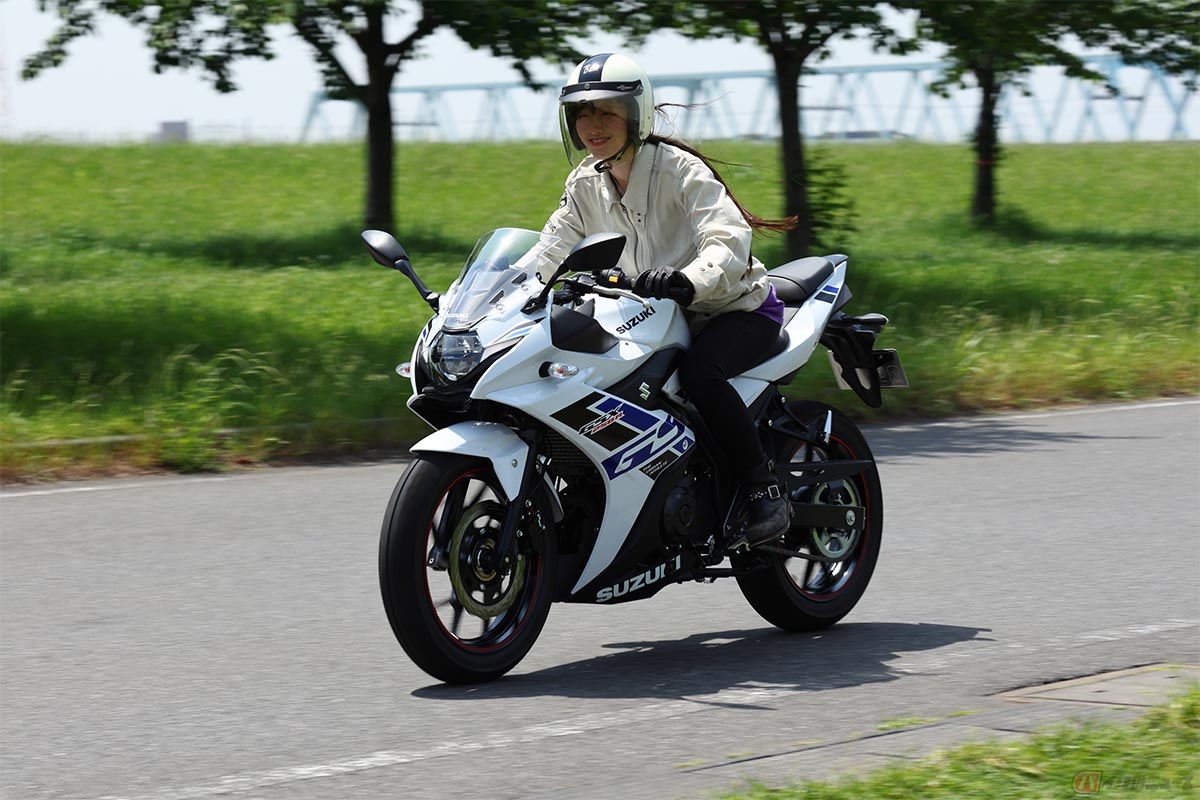 バイクを長期保管する際も、できれば定期的にエンジンをかけることが重要