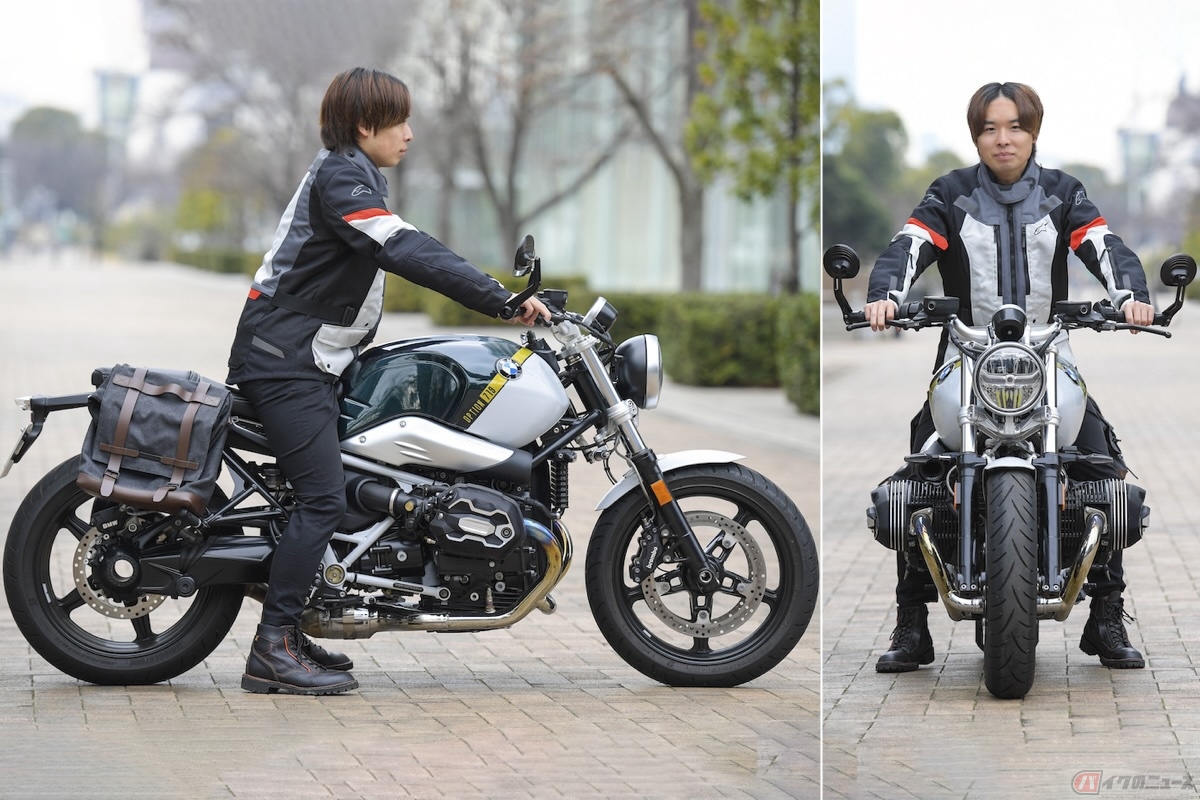BMW Motorrad「R nineT Pure」の足着き。身長165㎝の僕で両足のかかとまでほぼ地面に着きます