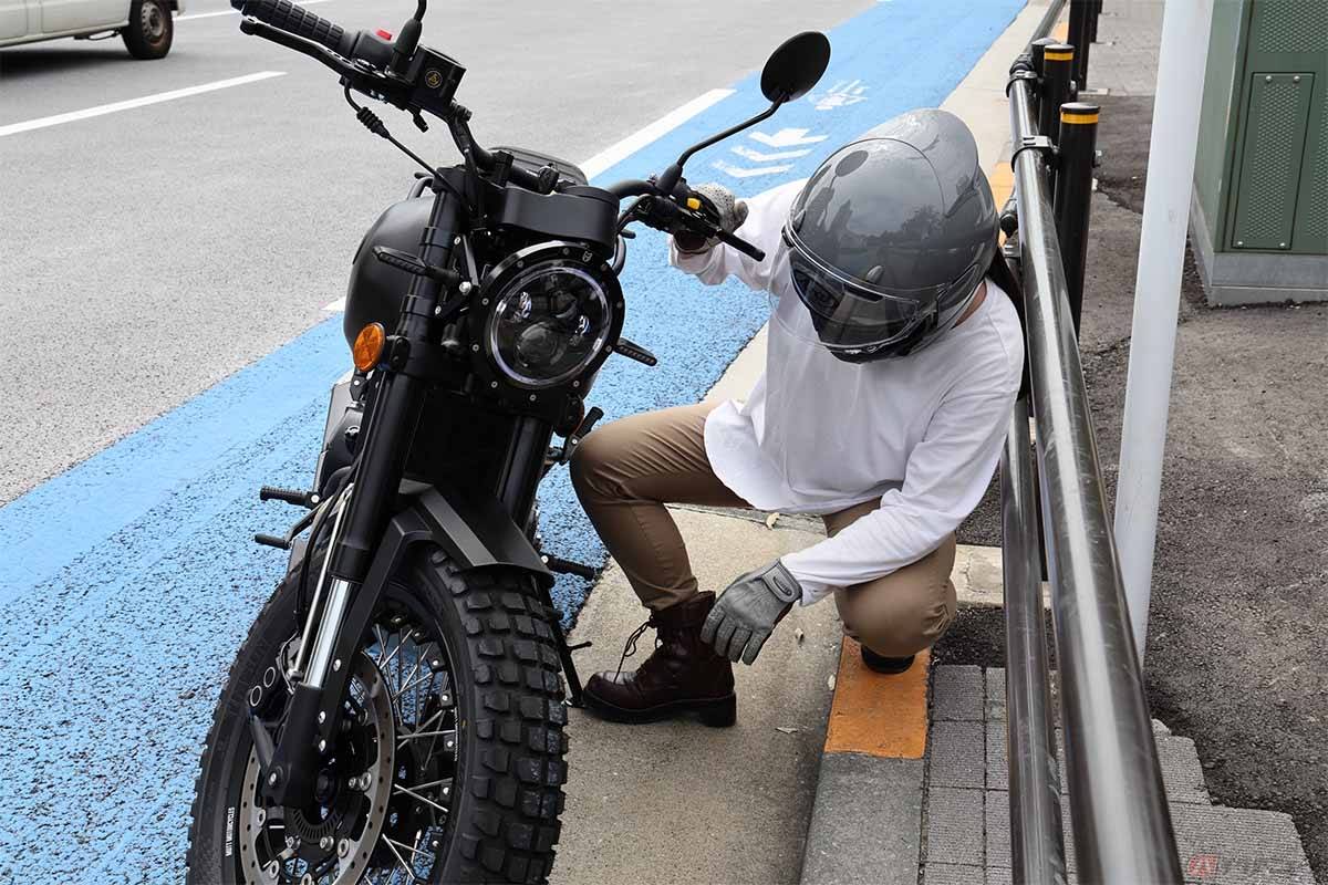 どうしよう？ バイクで走行中にハンドルがぐらついた！ 考えられる原因 
