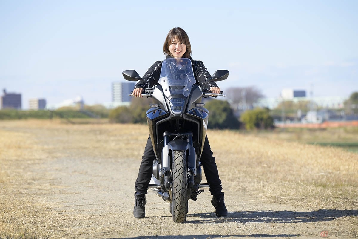 ホンダ「NX400」の足付き(身長160cm)