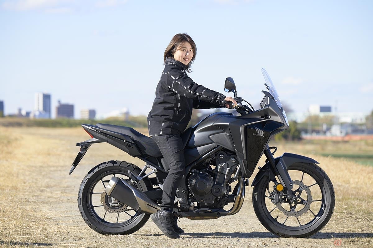 ホンダ「NX400」の足付き(身長160cm)