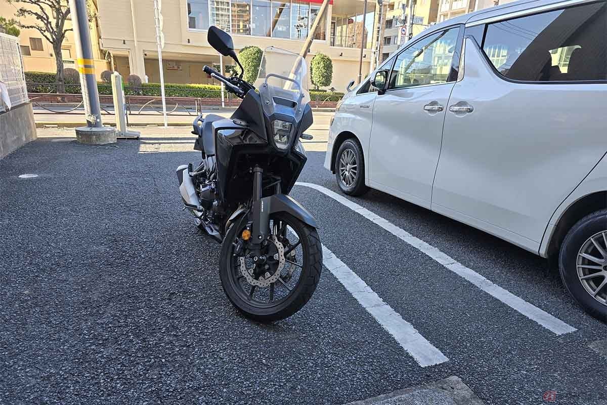 バイクが四輪車用スペースを利用することに対し、不満を抱くドライバーも少なくない
