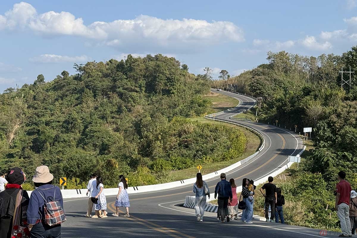 「Street Number 3」は、道路が綺麗に数字の「3」を描いている、人気の撮影スポットです