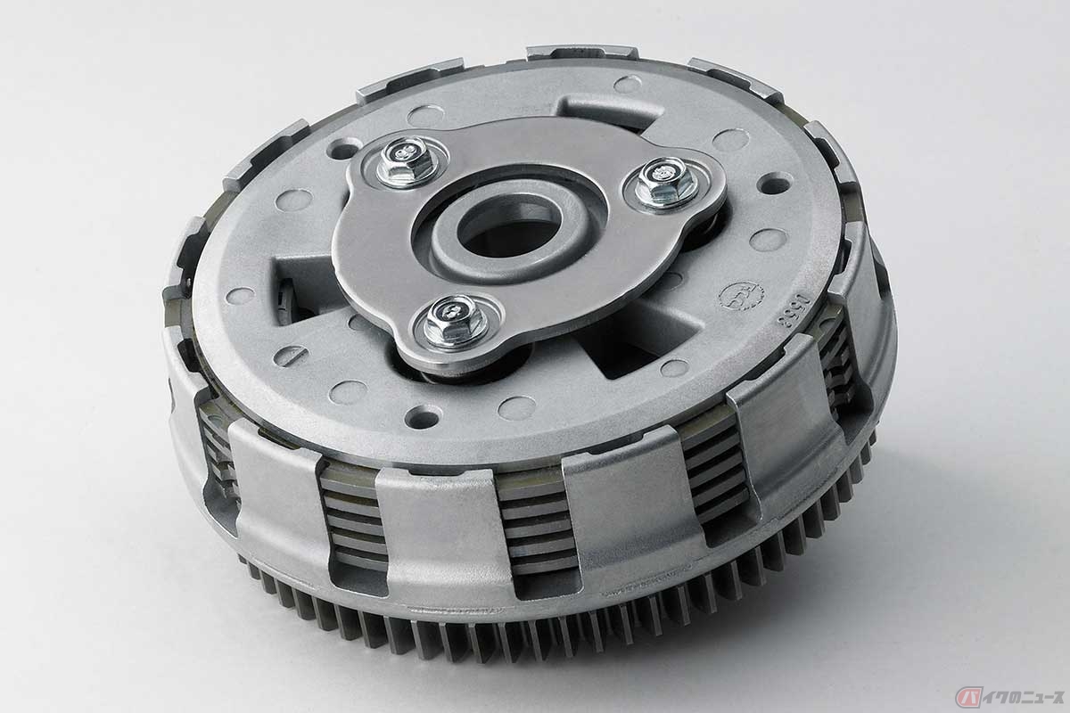 大パワーでもクラッチが滑らないよう密着し、かつクラッチレバーの操作が軽いアシストスリッパークラッチ