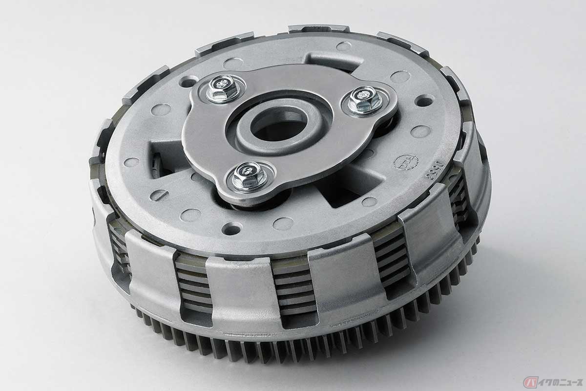 大パワーでもクラッチが滑らないよう密着し、かつクラッチレバーの操作が軽いアシストスリッパークラッチ