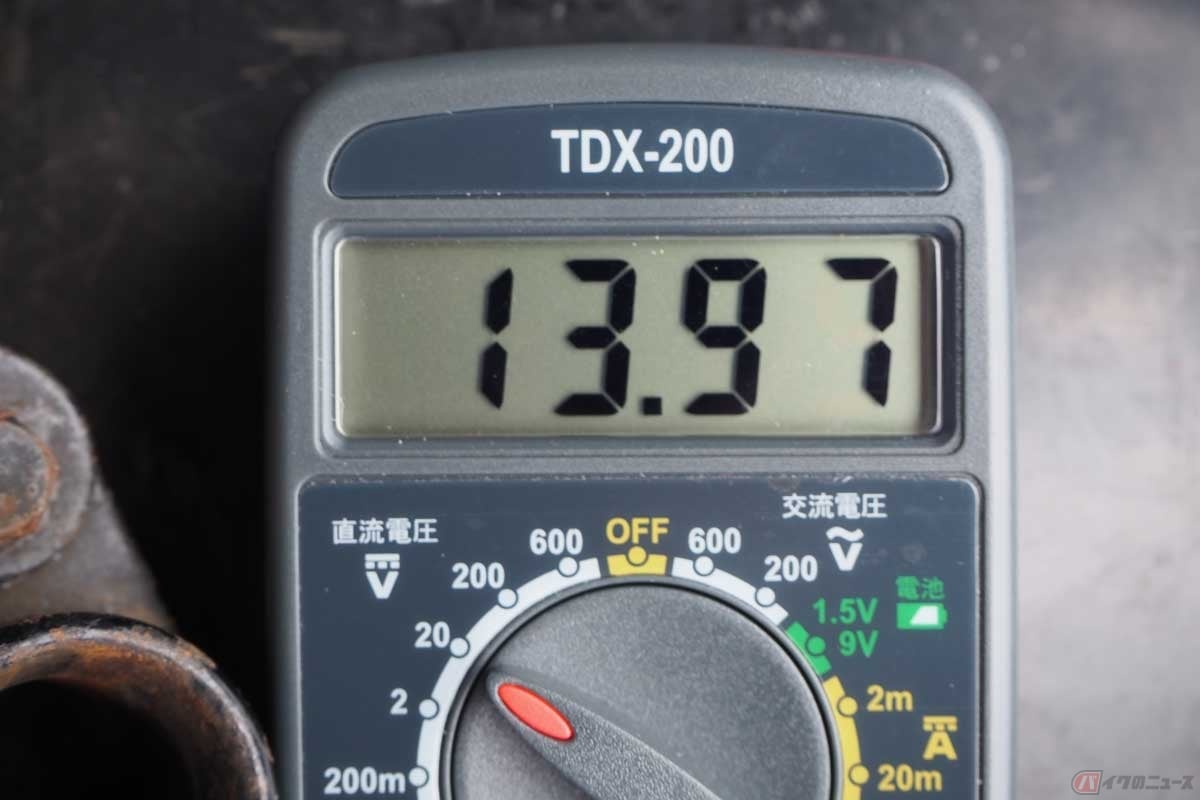近年のバイクの充電電圧は、14V前後が正常値