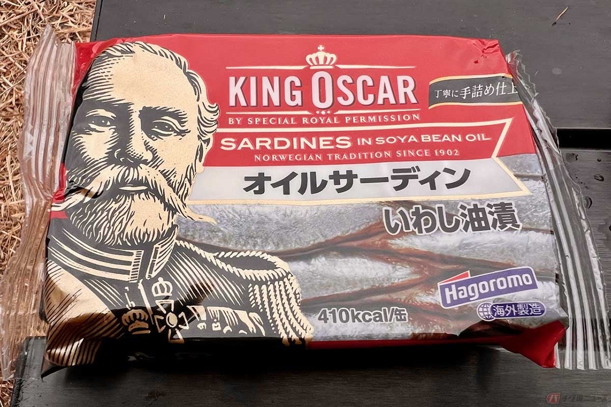 長年日本で販売され続けている「キングオスカー」のオイルサーディン(はごろもフーズ)。店頭で見つけたのは昔ながらのパッケージのものだった