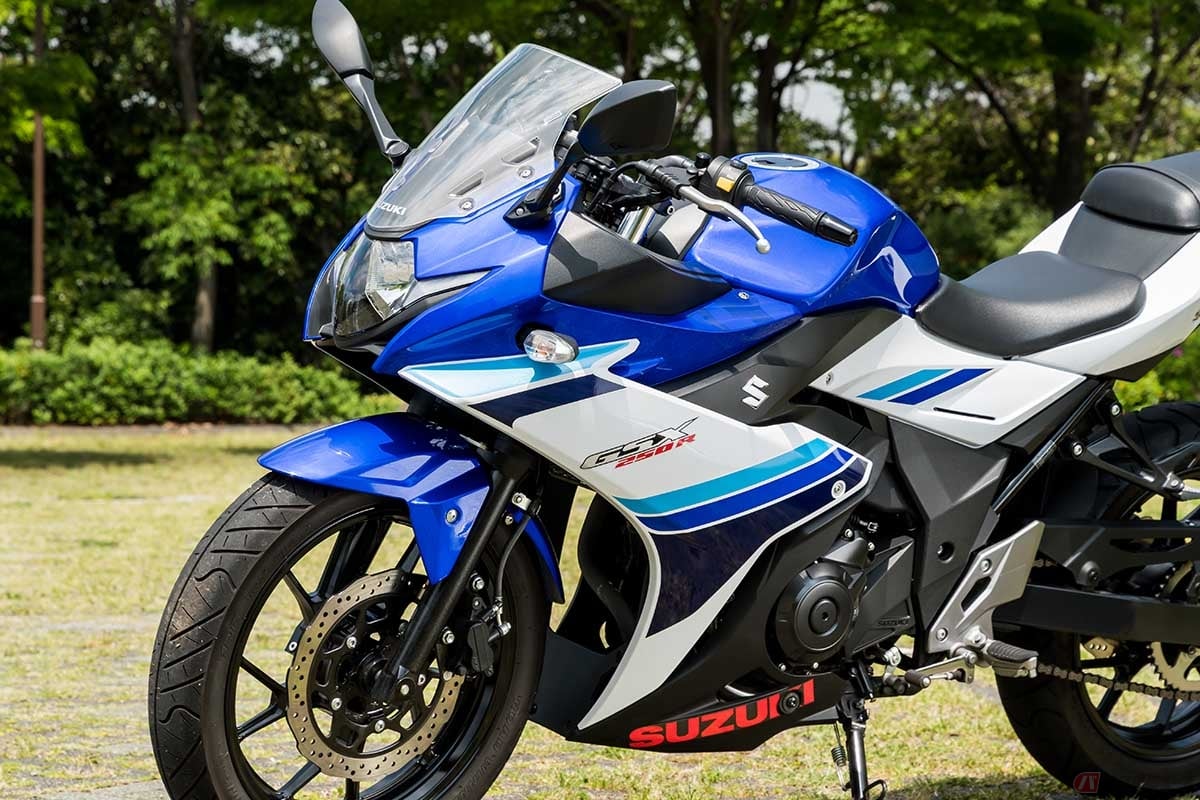 フルカウルを採用するスズキ「GSX250R」