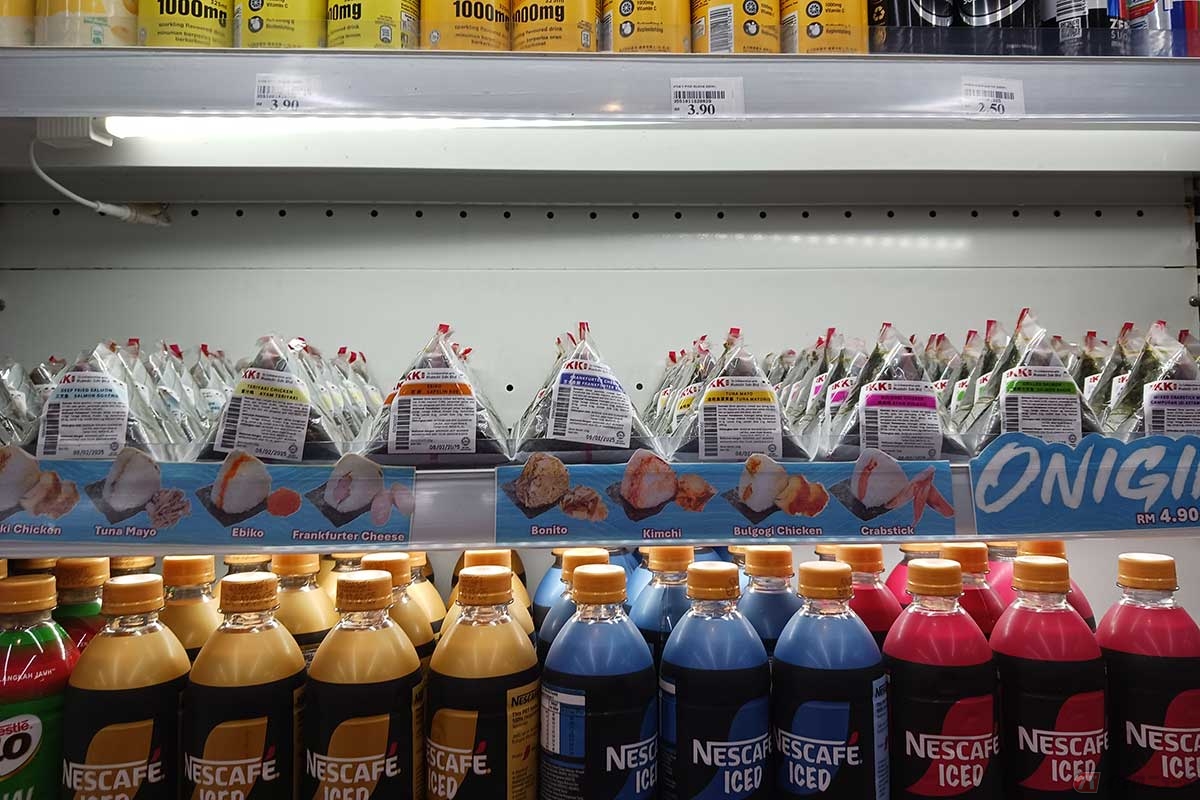 おにぎりの品揃えが豊富。こんなにたくさん具材があるのに、知っているおにぎりがほぼ無い(笑)