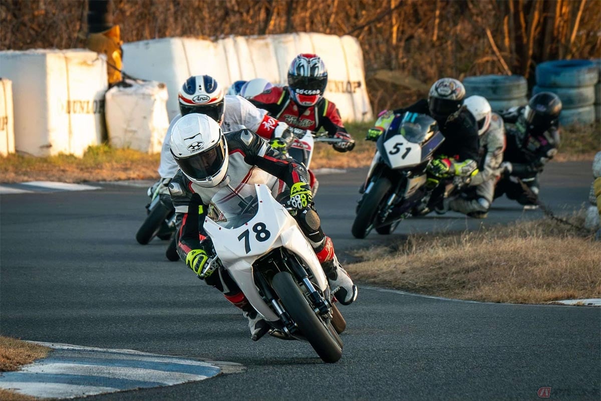 サーキット秋ヶ瀬で行われた「チャレンジカップ」に参加する大久保光選手