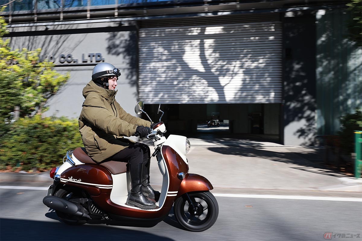 50ccの原付バイクが生産終了に向かう中、環境に配慮した新たな選択肢として「電動バイク」が注目されつつある