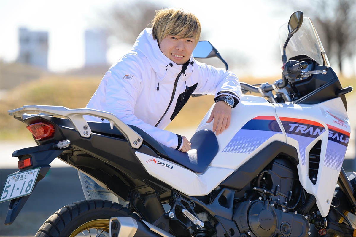ホンダ「XL750 トランザルプ」とレーシングライダーの石塚健選手