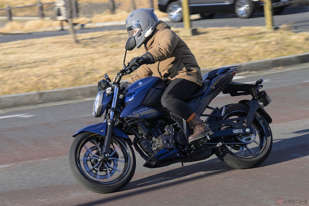 油冷4ストSOHC4バルブ単気筒 249cc 最高出力26ps/9300rpm 最大トルクは22Nm／300rpm