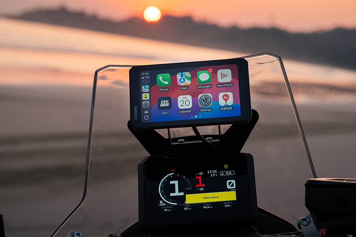 常時接続型バイク専用スマートディスプレイ「AIO-6 LTE」