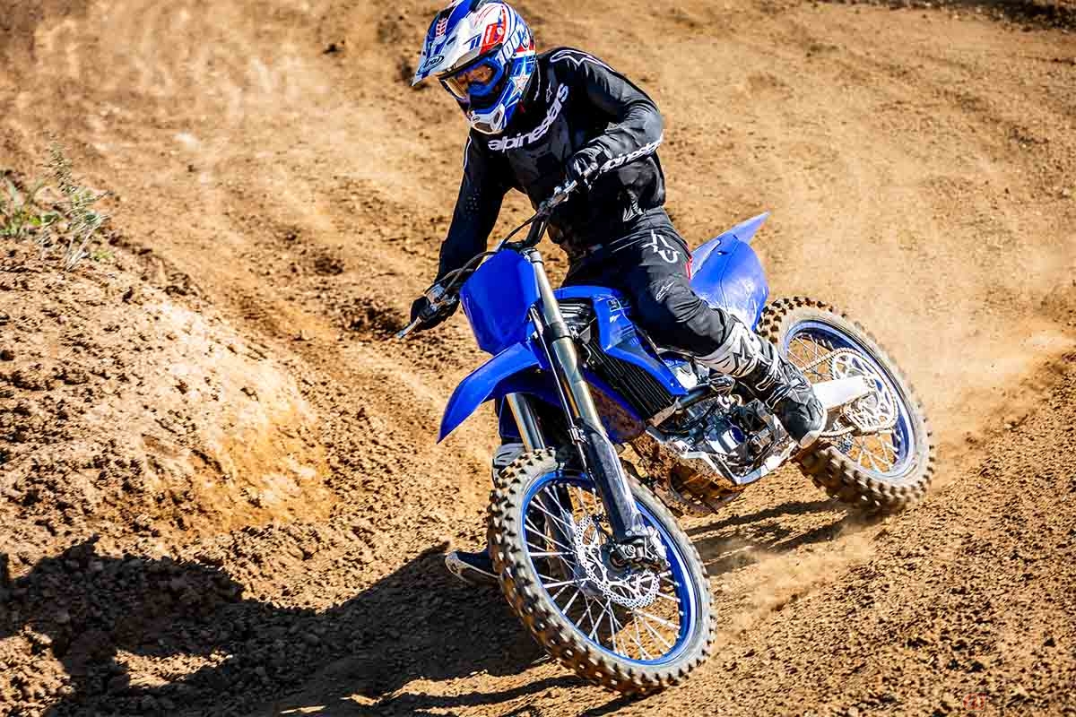 オフロード向けゴーグルは、モトクロスやエンデューロなどの、オフロード走行を想定して設計されている