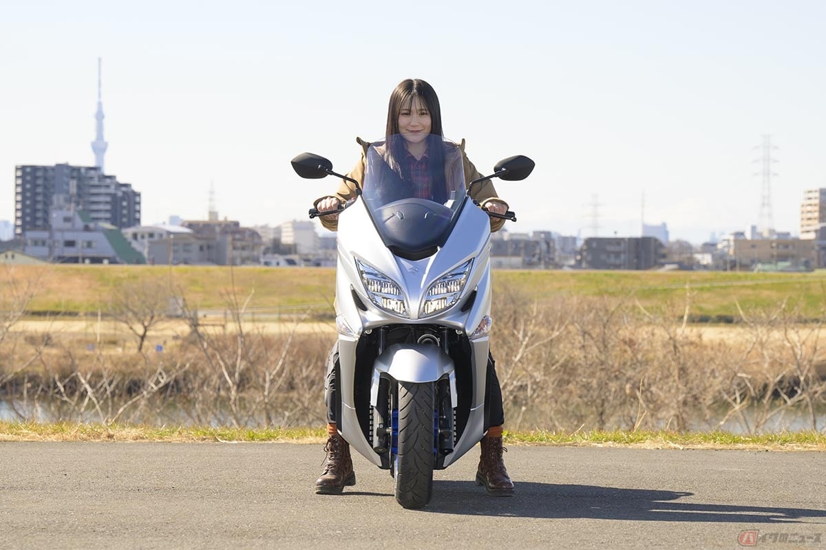 スズキ「バーグマン400」の足付き(身長158cm)