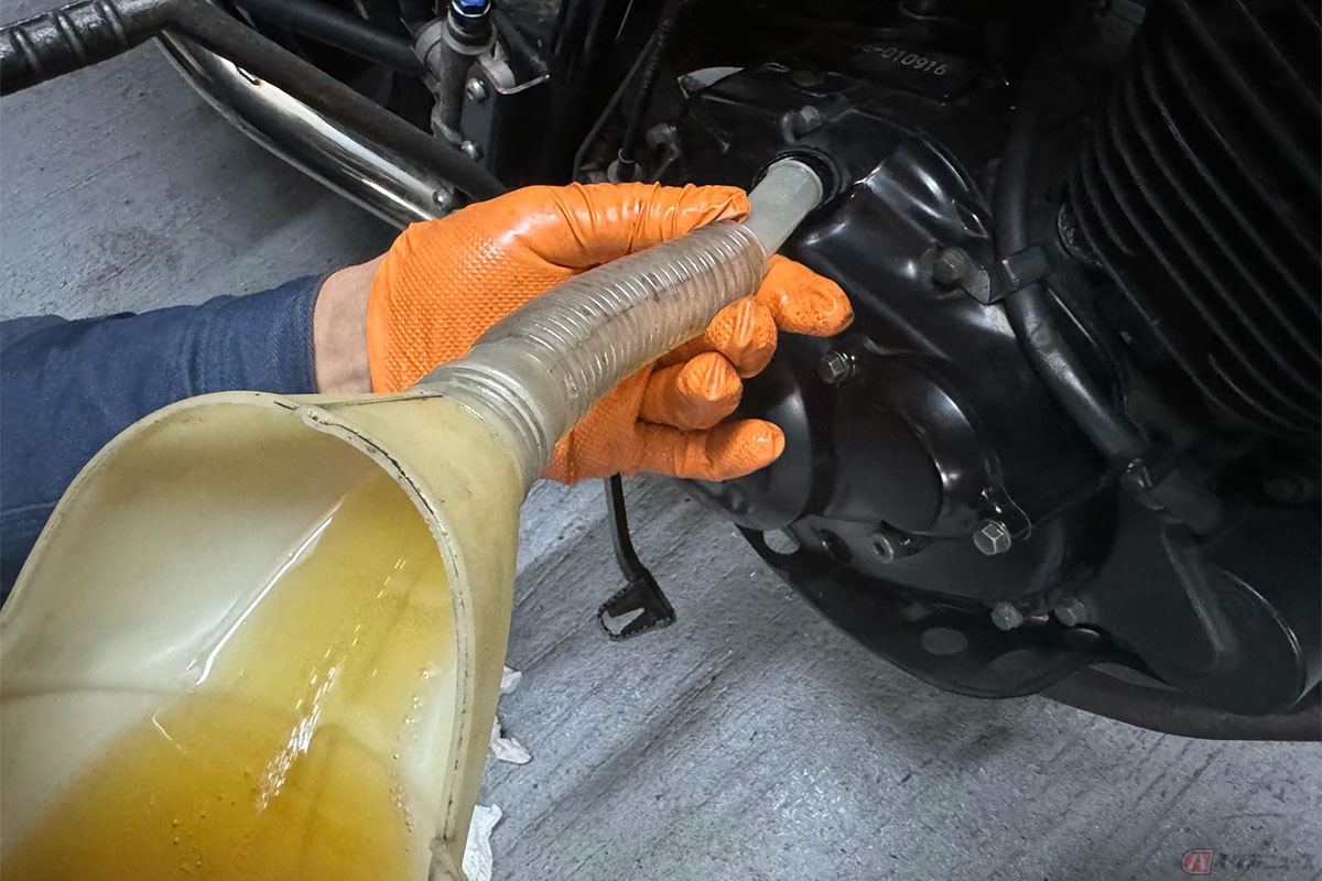 冬の間に乗らなかったバイクは、乗る前のオイルや冷却水の点検も欠かせない