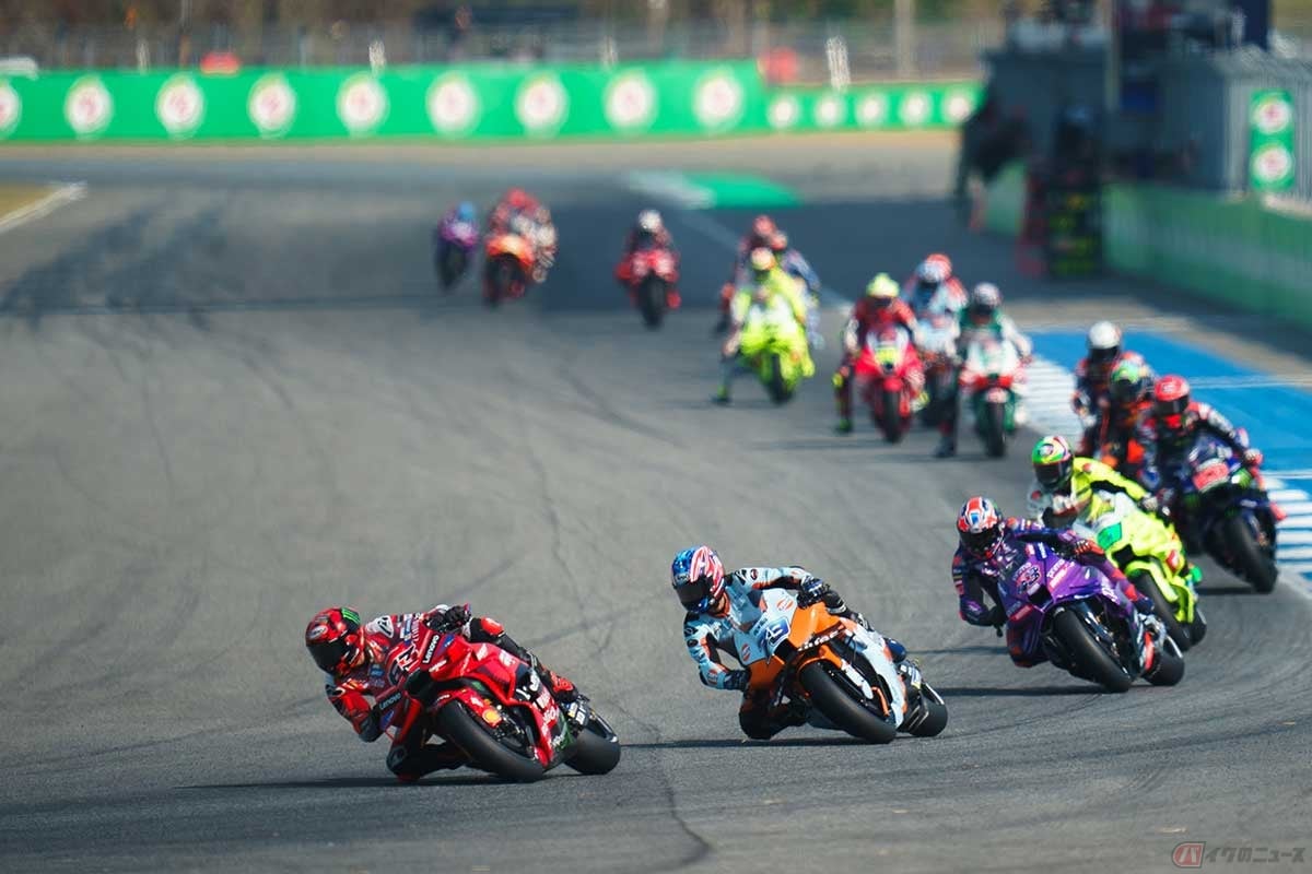 スプリントレースでは、2022年、2023年チャンピオンのフランチェスコ・バニャイア選手(#63)の背後につけ、小椋藍選手(#79)は13周を走って4位を獲得