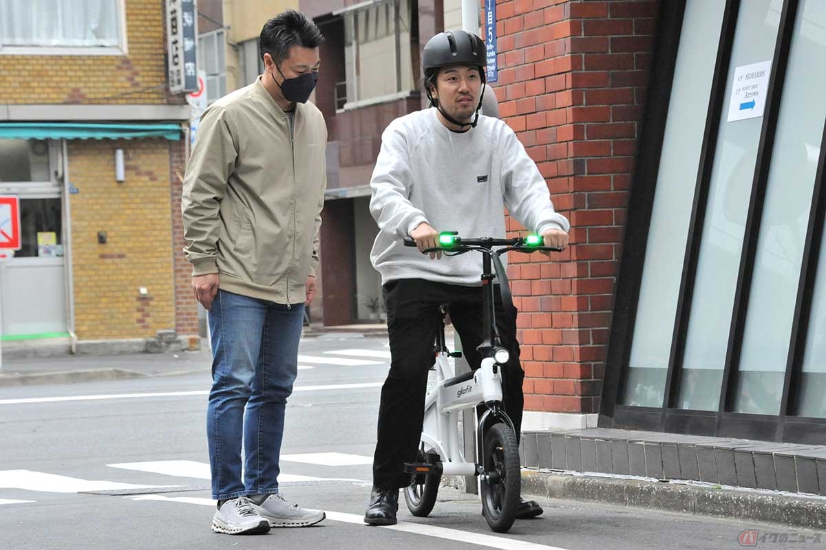 グラフィットの社員が全国各地のリアルショップなどで試乗会を展開中（撮影＝中島みなみ）