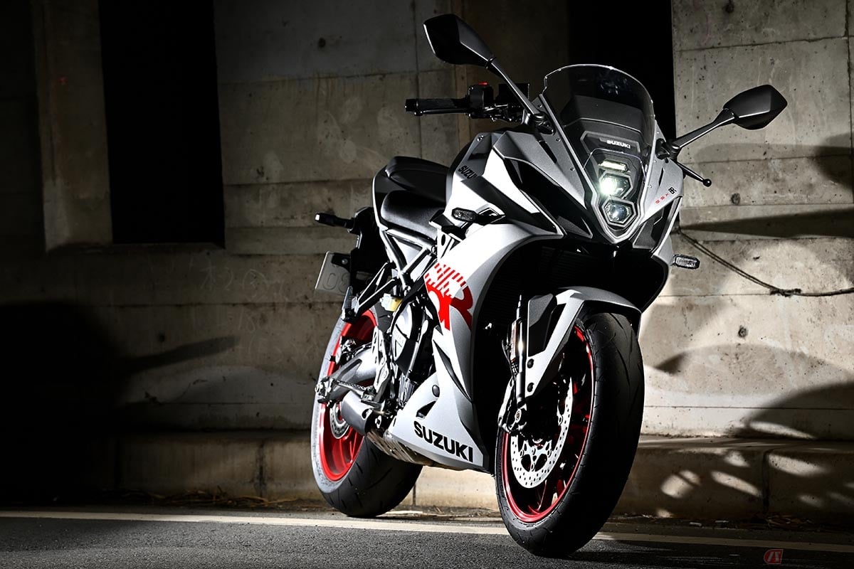 スズキ「GSX-8R」