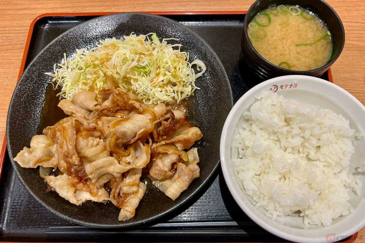 名神高速「桂川PA」（上り）で、通常の2倍の量という豚バラ肉の魅力に勝てず、ついついオーダーしてしまった「倍盛　豚バラ焼き定食」（980円）は、甘辛い味付けでご飯がススム！