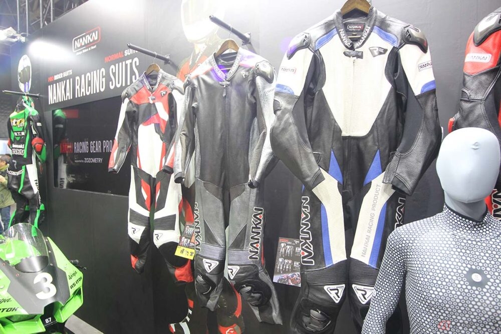 サーキット走行の必需品であり、ライダーの正装！ 「革ツナギ」とは