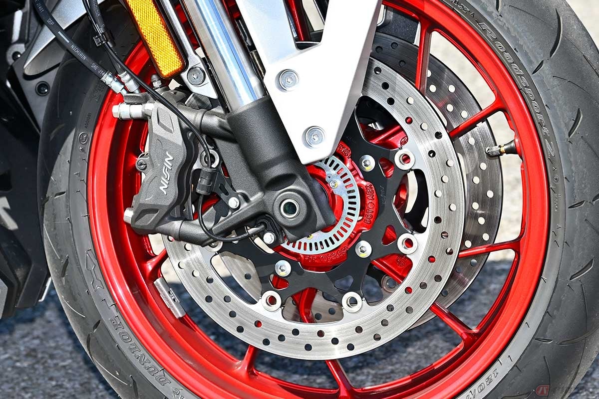 ブレーキのピストンの戻りの良さを保つには、マメに洗車して汚れを落とすことが基本