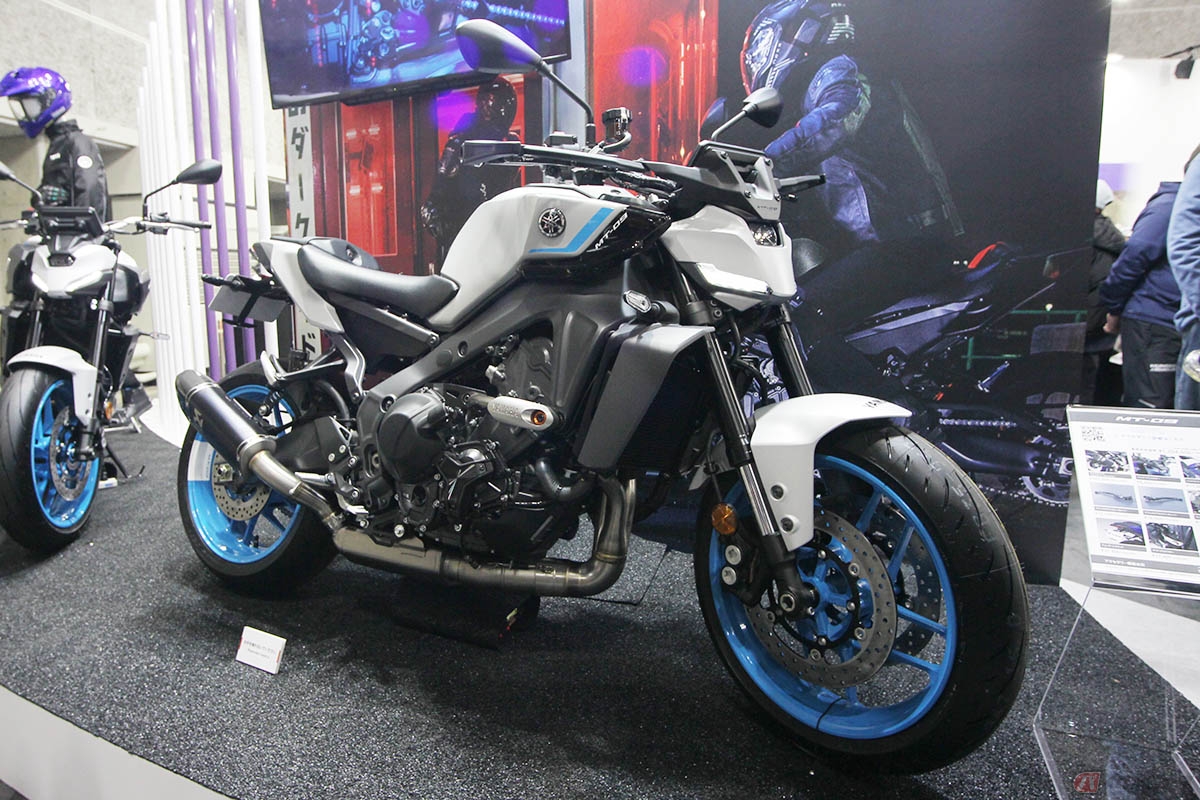 ヤマハ「MT-09」マットライトグレー(純正アクセサリー装着車)