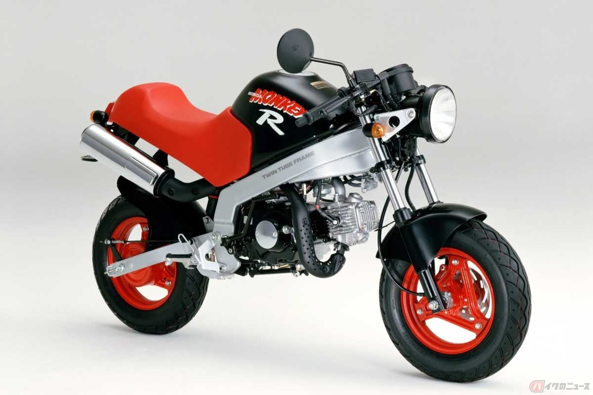 ホンダ「MONKEY R」(1987年)は、当時のレーサーレプリカからカウルを外したようなネイキッドスタイル