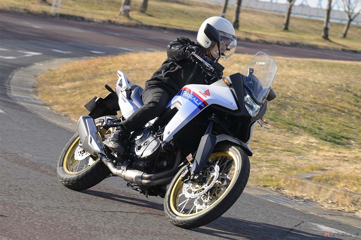 ホンダ「XL750 TRANSALP」の走りを楽しむバイク好き女優の小野木里奈さん