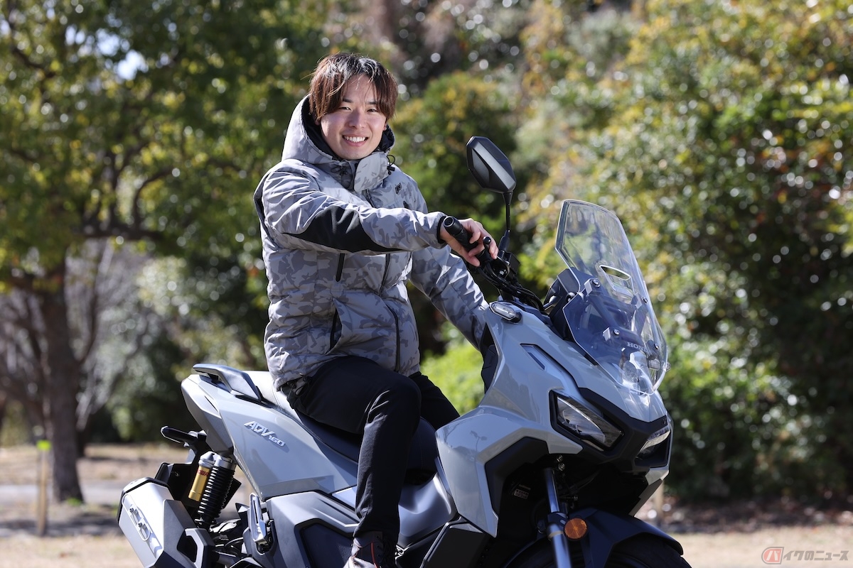 ホンダ「ADV160」とレーシングライダーの石塚健選手