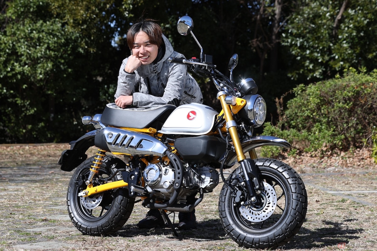 ホンダ「モンキー125」とレーシングライダーの石塚健選手