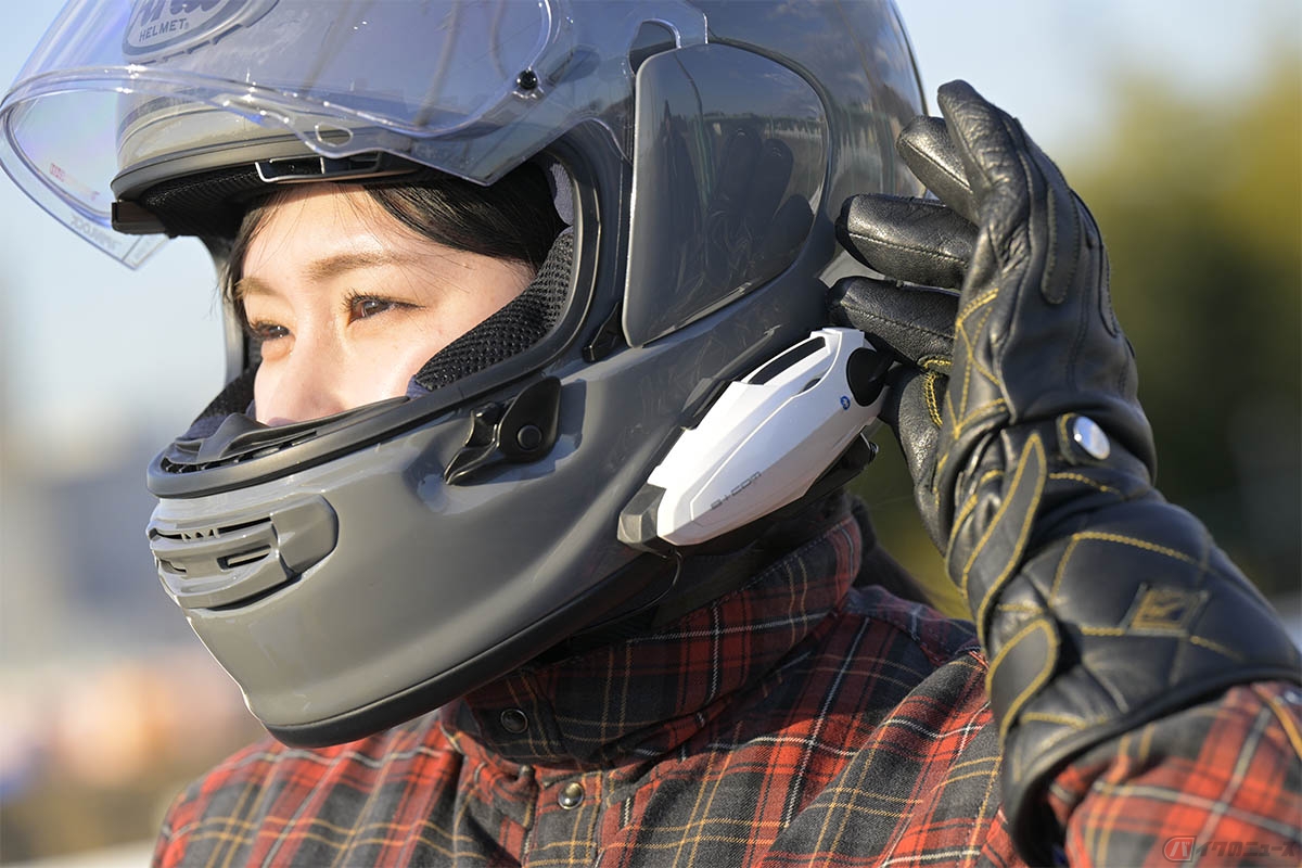 インカムは、マスツーリング中にライダー同士でコミュニケーションを取る手段として、非常に便利なアイテム